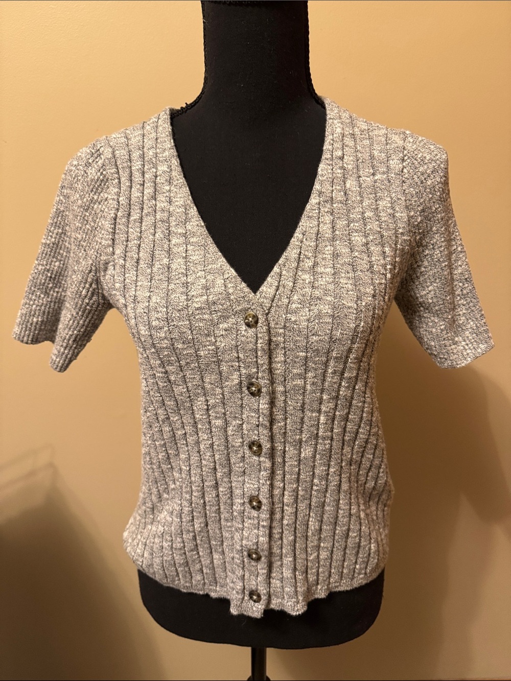 Madewell Gray Ribbed V-Neck Button-Up Short-Sleeve Sweater